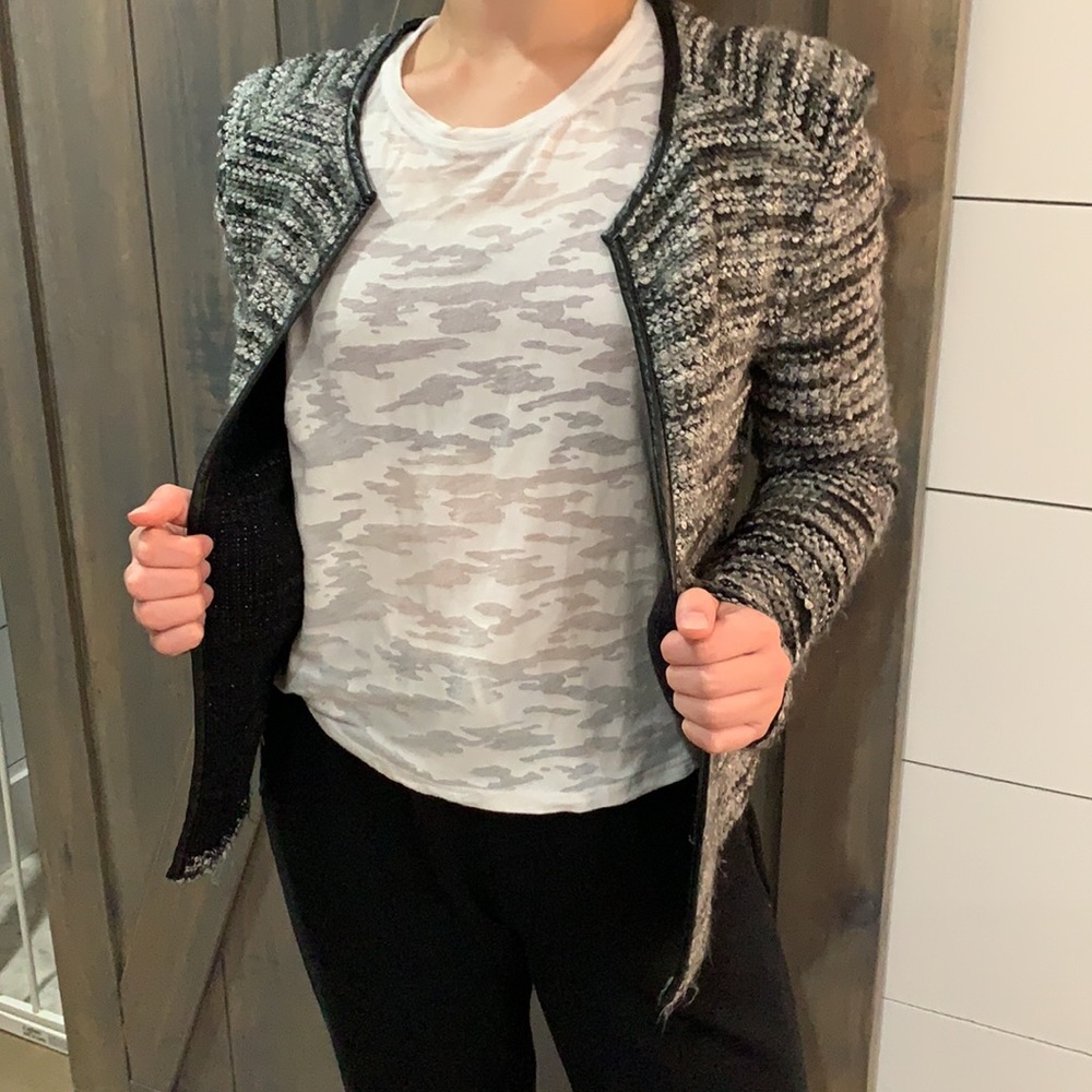 Warm sweater, no zipper no buttons. Shorter on back